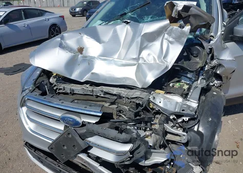 2017 Ford Escape Titanium z USA, uszkodzony, nr VIN 1FMCU9JD6HUC71135